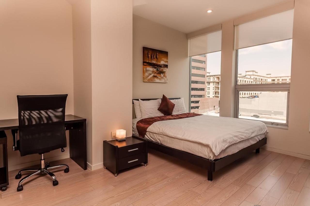 Tenten Wilshire Apartment