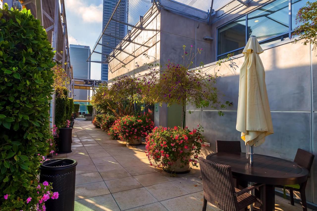 Tenten Wilshire Apartment *